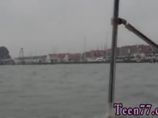 Një i çmendur varkë udhëtim