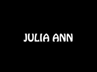 Milf Julia Ann plays with Siri's Big Booty!