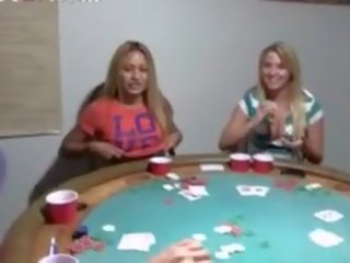 若い 十代少女たち クソ 上の ポーカー 夜