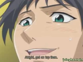Anime flokëkuqe me milky gjinj duke bërë marrjenëgojë