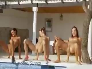 Six desnudo niñas por la piscina desde italia