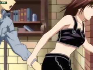 Erótico anime streetwalker em negra meias longas