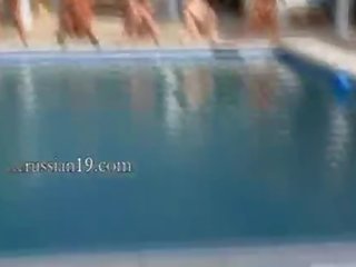 Sechs nackt mädchen von die schwimmbad aus italia