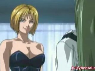 Seksuāli modinājusi blondīne anime shemale kam xxx saspraude